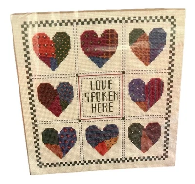 Kit de punto de cruz The Creative Circle LOVE TALK HERE #1675 parche corazón Foto 1 de 4