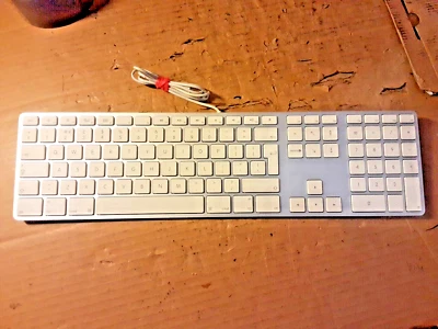 Genuine Apple QWERTY Aluminium USB Keyboard A1243 with Numeric Keypad GRADE B - Image 1 of 4