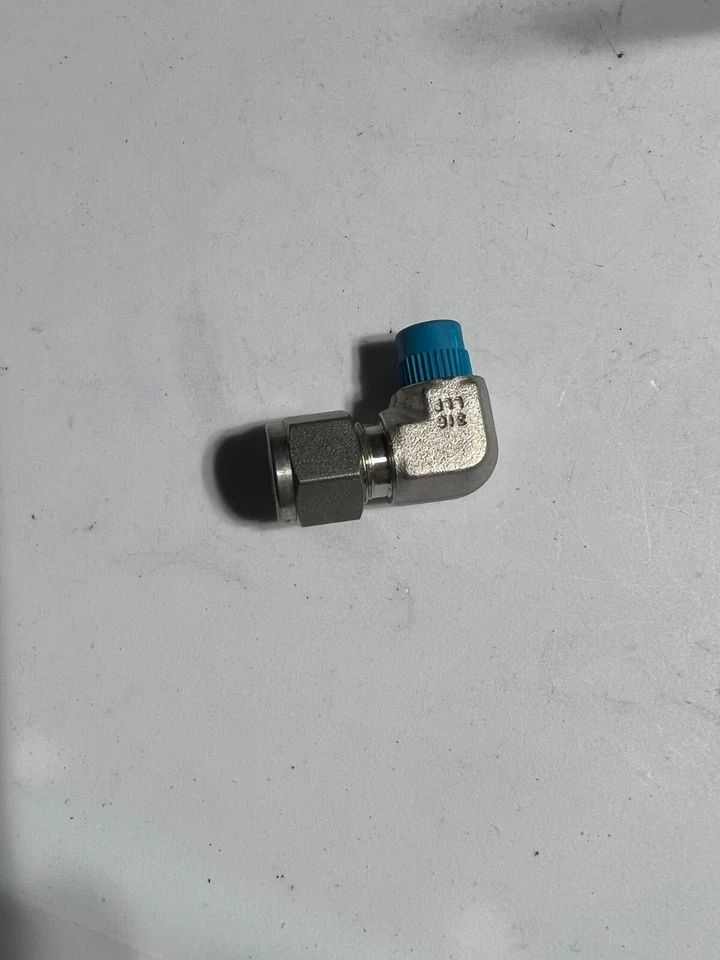 NOS Swagelok Male Elbow 3/8" Tube OD x 1/8" Male NPT 316 Stainless SS-600-2-2 - Image 1 of 1