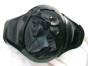 Bracciale elastico vintage originale nero intagliato bachelite dea romana cammeo - Foto 1 di 17