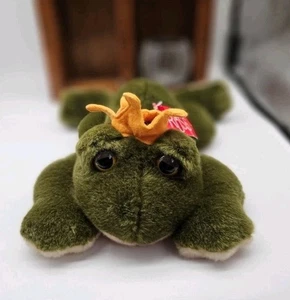 Russ Plush Prince Frog Stuffed Animal with Crown Red Heart Toad Beanie 10" - Bild 1 von 3