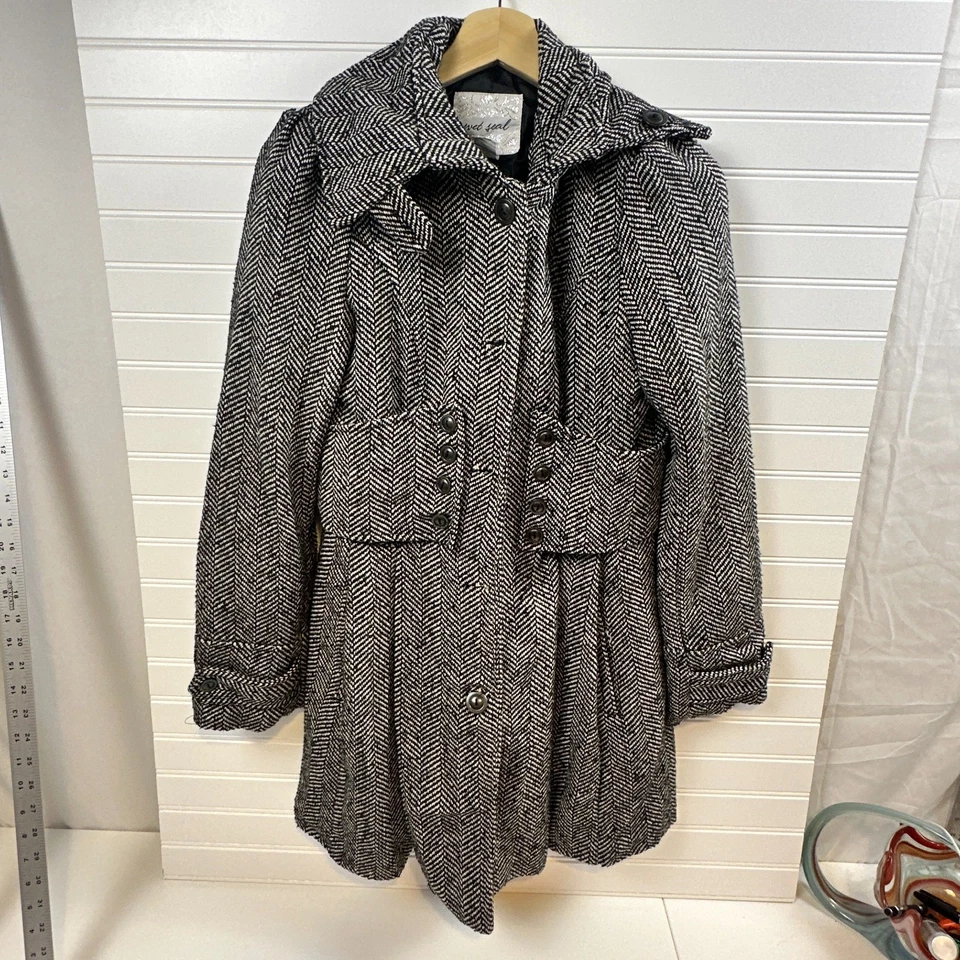 Abrigo Wet Seal para mujer XL negro blanco espiga invierno ropa exterior botón delantero Foto 1 de 4