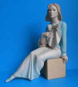 Goebel USA ~ Large Porcelain Figurine ~ Lazzlo Ispanky ~ Lady Of Sophistication - Picture 1 of 4