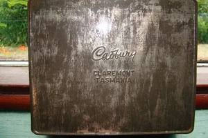 Melbourne 1956 Olympic Games Cadury,s Chocolate Tin Box - Picture 1 of 8