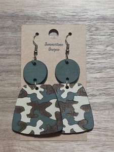 Pendientes de madera camuflados pintados a mano corte láser 2" - Imagen 1 de 1