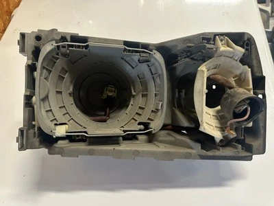 81 - 85 Mercedes Benz W126 300SD 380SEL Passenger RH Headlight Bucket Good Used - Image 1 of 3