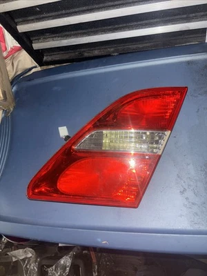 2001 - 2003 雷克萨斯 LS430 左手乘客侧内后备箱尾灯 Assy 原始设备制造商 — 第 1/2 张图片