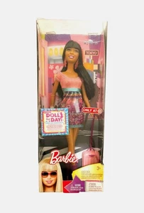 BAMBOLA BARBIE AFROAMERICANA MATTEL 2009 VIAGGIO TOKIO TARGET STORE scatola ammaccata  - Foto 1 di 6