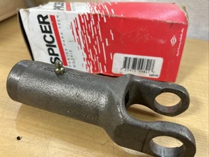 Spicer C10-3-29 Drive Shaft Yoke U-Joint D447512 (6234) - Picture 1 of 6