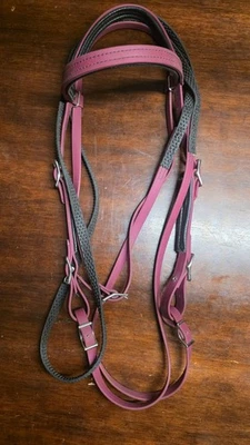 Brida de dos caballos borgoña y riendas a juego Foto 1 de 2