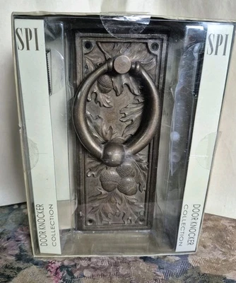 Llamador de puerta decorativo funcional de latón macizo de bellota y hoja de SPI Foto 1 de 4