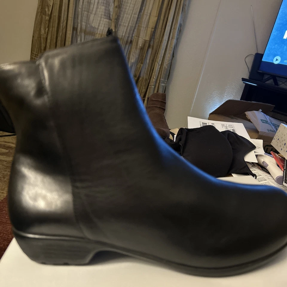 Bota de tornozelo feminina Walking Cradles Elsie, preta com zíper, tamanho 7,5 WW (EE) - Imagem 1 de 4