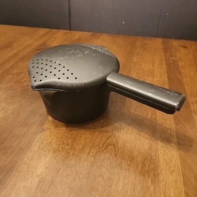 PAMPERED CHEF micro steamer microwave COOKER pot black w/lid 4 Cup 1 Quart - Image 1 of 4