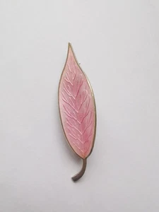 Bellissima spilla in argento sterling MEKA di Danimarca foglia smaltata rosa. R41L - Foto 1 di 4
