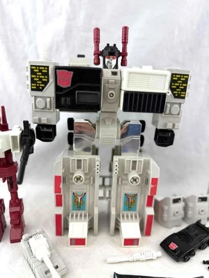 Transformers Original G1 1986 City Metroplex Complete Rubber Tire Version - Image 1 of 4