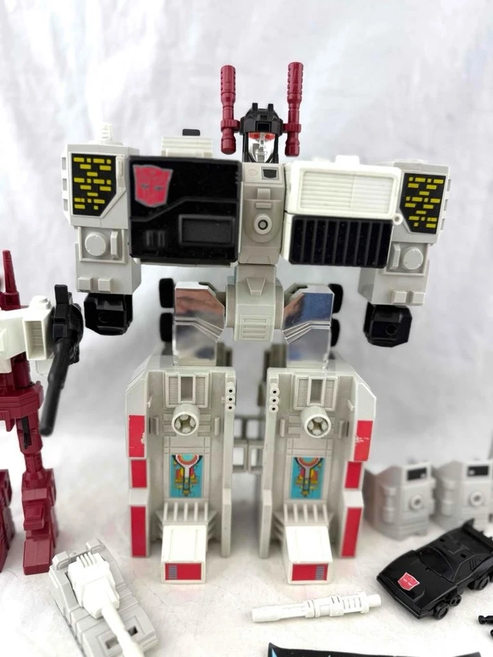 Transformers Original G1 1986 City Metroplex Complete Rubber Tire Version - Image 1 of 4