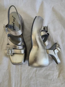 Free People Brooklyn Knöchelriemen-Plateausandale in Chrom-Metallic-Leder Gr. 9 - Bild 1 von 7