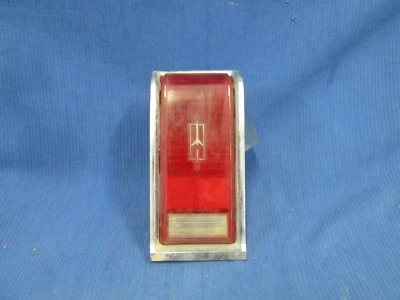 1980 OLDSMOBILE OMEGA CONJUNTO DE LANTERNA TRASEIRA ESQUERDA FABRICANTE DE EQUIPAMENTO ORIGINAL #5970277 - Imagem 1 de 4