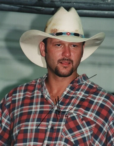 M-TIM MCGRAW AUTOGRAPHED PHOTO W/COA Cover