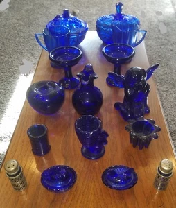 Lote de cristalería vintage azul cobalto alguna decoración, algunos candelabros, algunos para comida - Imagen 1 de 13