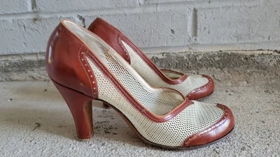Vintage 1940's Heels 3.5"  Two Tone Tan Heels 6 1/2 A - Image 1 of 4