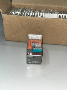 Lotto di 10 Nuovi Pz ABB CR-M220DC4 1SVR405613R9000 RELÈ INTERFACCIA COLLEGABILE - Foto 1 di 5