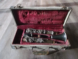 VINTAGE BLACK CLARINET 157285 GREEN CASE ESTATE PURCHASE - Picture 1 of 9