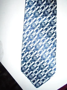 Mens Tie New York YANKEES Necktie 100% Silk Tie - Picture 1 of 3