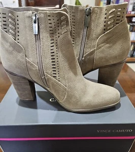 VINCE CAMUTO"MERONA" Ankle Boots Size 9.5M ZIPPER BLOCK 3.5" HEELS BEIGE NIB - Picture 1 of 14