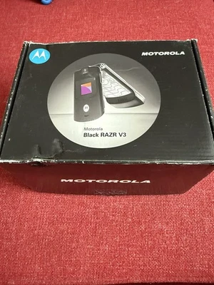 New Motorola V3 Razr phone Black   - Image 1 of 4