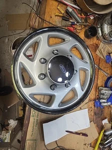 1995-2001 F250 F350 Ford Econoline Van Hub Cap - Picture 1 of 7