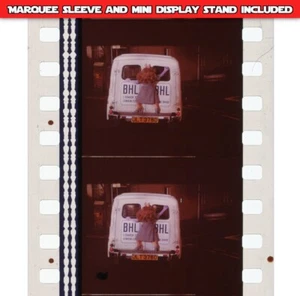 Great Muppet Caper (1981) - Miss Piggy cuelga en furgoneta - Tira de película de 5 celdas de 35 mm 054 - Imagen 1 de 3