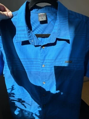 Oakley Mens Short Sleeve Button Up Blue Striped Shirt Large 60% Cotton 40 % Poly - Image 1 of 4