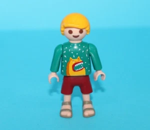 Playmobil Niño Niño Figura con Camisa Monstruo, Pantalones Cortos - Imagen 1 de 4