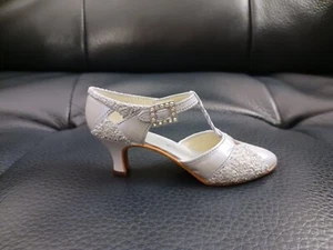 Just The Right Shoe, By Raine "Something Blue" Miniature #25417, 2000 - Picture 1 of 9