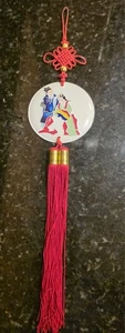 Vintage chinesisches Cloisonne Wand Amulett rot geknotet Schnur Quasten Goldrand 20" - Bild 1 von 11