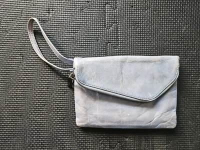 Cartera sin asas plegable de cuero azul claro Hobo International Foto 1 de 4