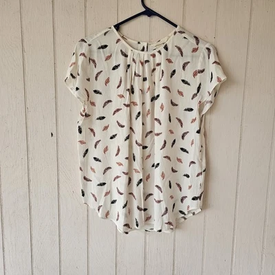 NWT H&M Women White Feather Print Cap Sleeve Top Blouse Size 6 Casual Chic - Image 1 of 4