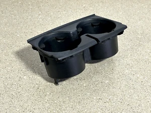 Volvo XC90 2003 2006 - Inserto portavasos de consola negro OEM - Imagen 1 de 3
