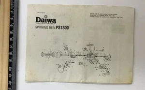 Carrete de pesca giratorio Daiwa PS1300 lista de piezas R66 - Imagen 1 de 1