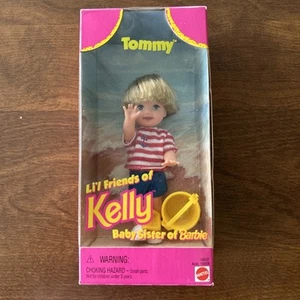 1997 Barbie Li'l Friends of Kelly Beach Tommy con cubo de arena y pala - Imagen 1 de 9