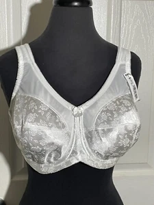 Cortland/Venus #7101 Full Coverage Bra 50D White NWT - Picture 1 of 5
