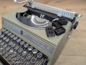 Piedini per macchina da scrivere Olivetti Studio 42 - set di 4 - Foto 1 di 9