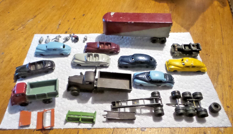 Lote de 7 COCHES MOLDE AGUANIEVE MINIATURA, CUPÉ, 2-1/2", + Camiones + Conductores Foto 1 de 4
