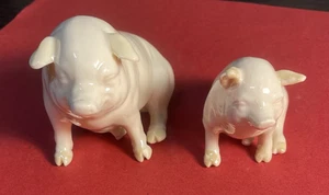 Belleek Irish Porcelain Pigs, 4" and 3" long set of 2, Green Mark - (1965-1980) - Picture 1 of 6