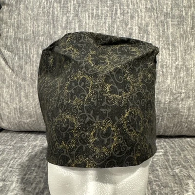 Gorra Exfoliante Bouffant Día de San Patricio Negra con Tréboles Dorados Foto 1 de 4