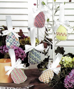 EASTER EGG PEARLS & TULIP GIFT BAG ----- PLASTIC CANVAS PATTERNS - Picture 1 of 2