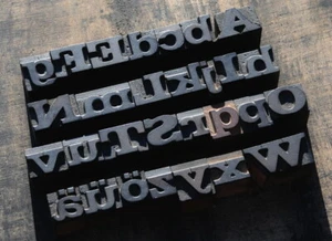 A-Z Mix Alphabet Holzbuchstaben 18 mm Lettern Holzlettern Vintage Druck shabby. - Bild 1 von 2