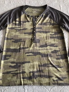 NWT - Lucky Brand Camo Henley Print Tee. SMALL.. - Picture 1 of 4