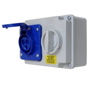 16 Amp 3 Pin 240v Blue Interlocked Socket with Switch IP44 Industrial - Picture 1 of 5